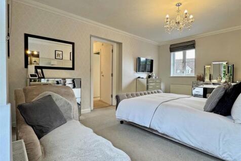 Master Bedroom.jpg