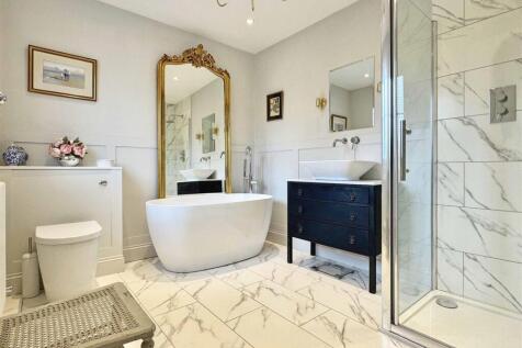 En-Suite To Master Bedroom.jpg