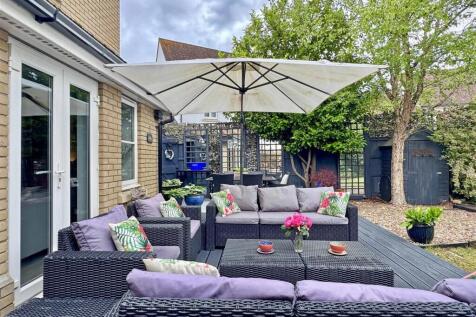 Rear Garden b.jpg