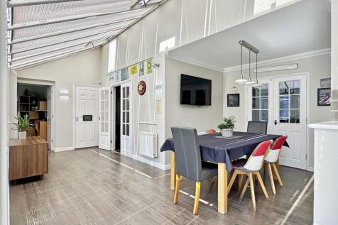 Dining &amp; Family Area.jpg