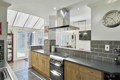 Kitchen b.jpg