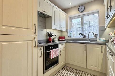 Kitchen b.jpg