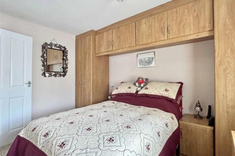 Master Bedroom b.jpg