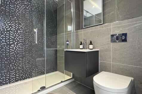 En-Suite To Bedroom 4 : Office.jpg