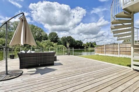 Lower Decking Area.jpg