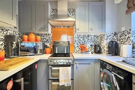Kitchen b.jpg