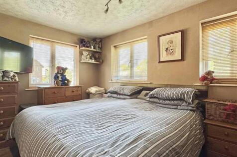 Bedroom b.jpg
