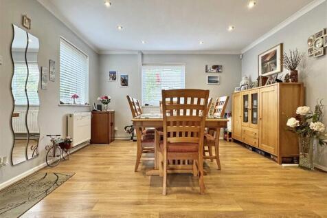 Dining Room b.jpg