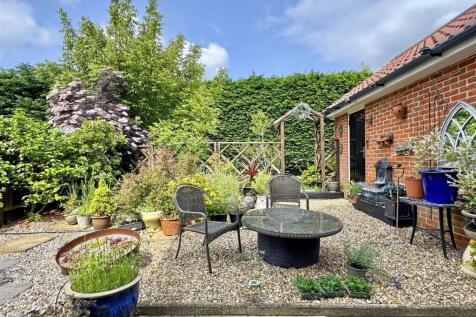 Rear Garden b.jpg