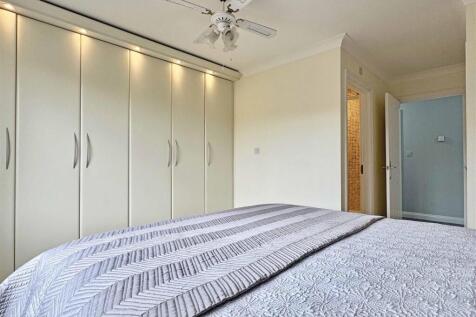 Master Bedroom b.jpg