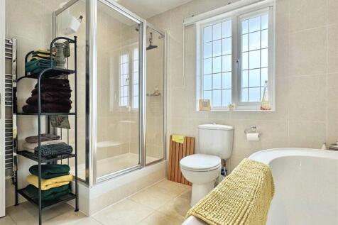 Bathroom b.jpg
