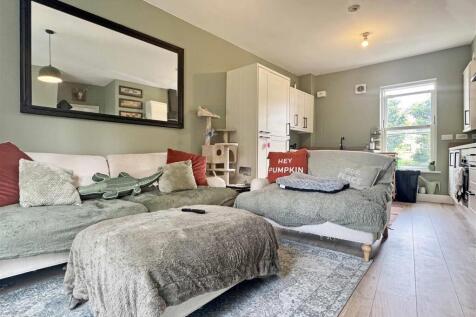 Living Room b.jpg