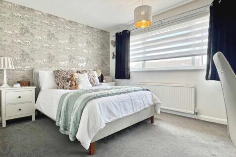 Master Bedroom b.jpg