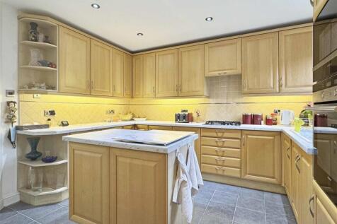 Kitchen b.jpg