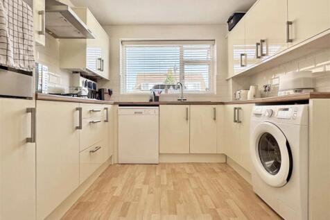 Kitchen b.jpg