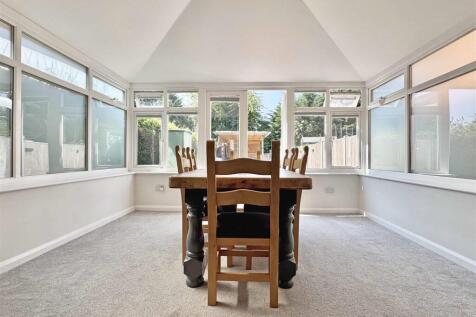 Dining Area b.jpg