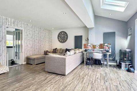 Lounge Family Room.jpg