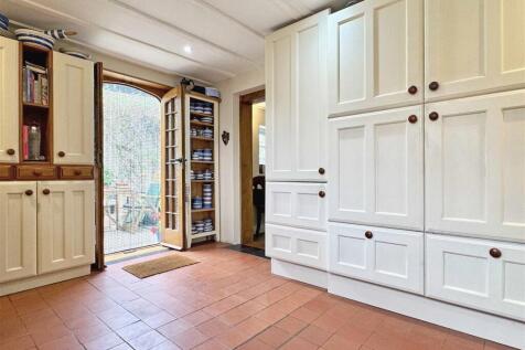 Kitchen e.jpg