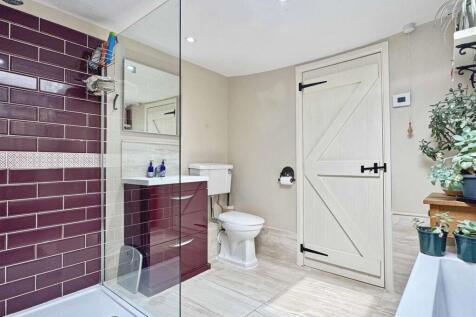 Bathroom b.jpg