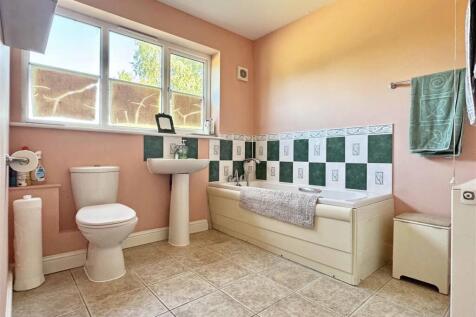 Bathroom.jpg