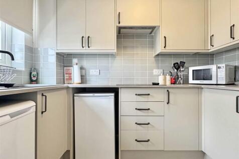 Kitchen c.jpg