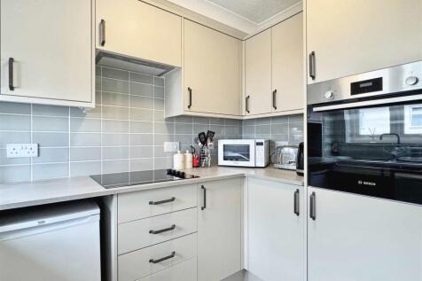 Kitchen b.jpg