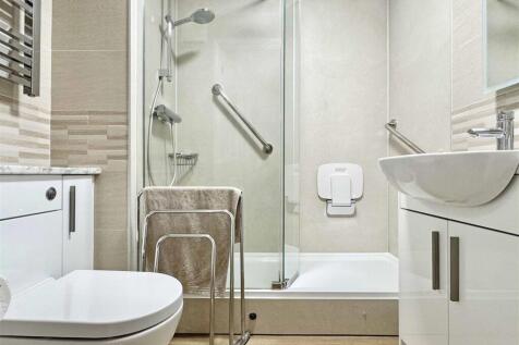Shower Room b.jpg