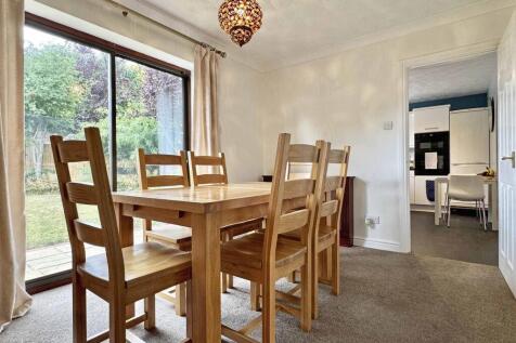 Dining Room b.jpg