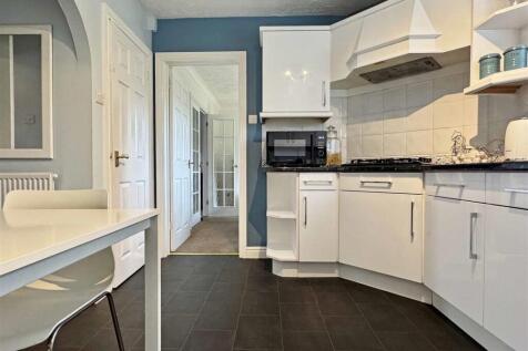 Kitchen b.jpg