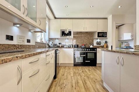 Kitchen e.jpg
