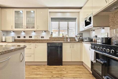 Kitchen f.jpg