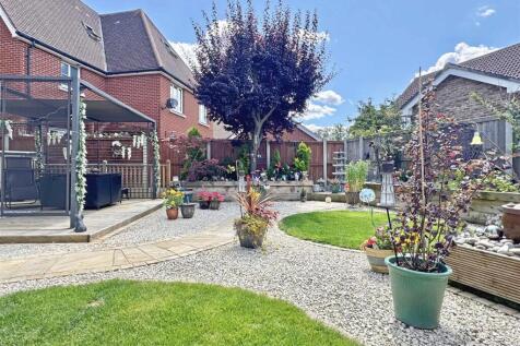 Rear Garden e.jpg