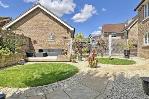 Rear Garden b.jpg