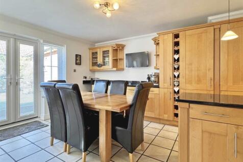 Dining Area.jpg