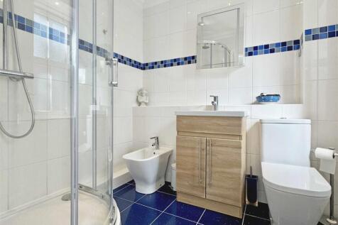 En-Suite To Master Bedroom.jpg