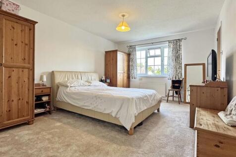 Master Bedroom b.jpg