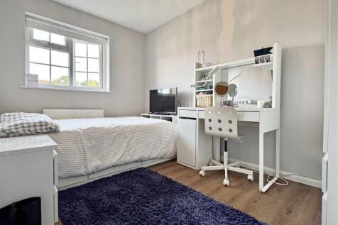 Bedroom 3b.jpg