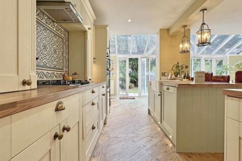 Kitchen b.jpg