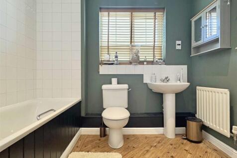 Family Bathroom c.jpg