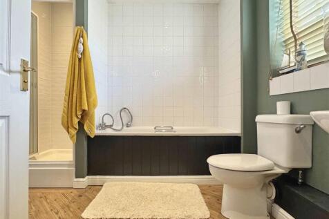 Family Bathroom.jpg