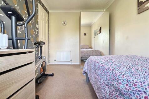 Bedroom 4b.jpg