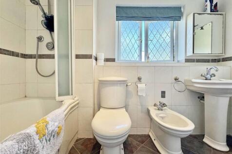 Family Bathroom.jpg