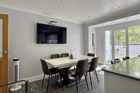 Dining Area.jpg