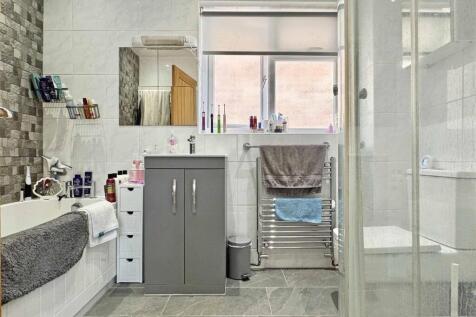 Family Bathroom.jpg