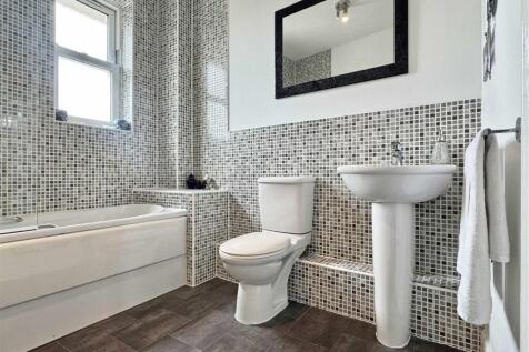 Bathroom b.jpg