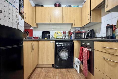 Kitchen b.jpg