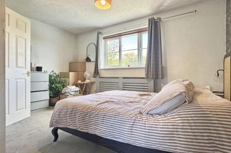 Master Bedroom b.jpg