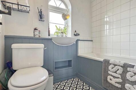 Bathroom.jpg