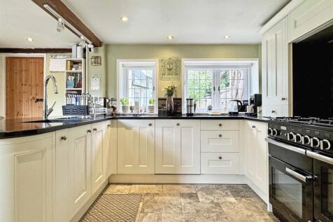Kitchen d.jpg