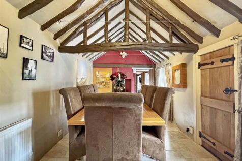 Dining Room b.jpg